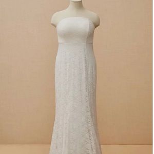 Torrid Wedding Dress. Worn once. May want to be dry cleaned.